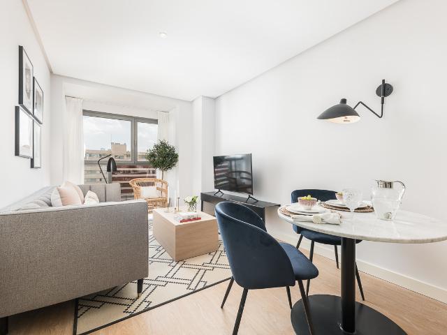1 Bedroom Flat in Sanchinarro with a Pool
