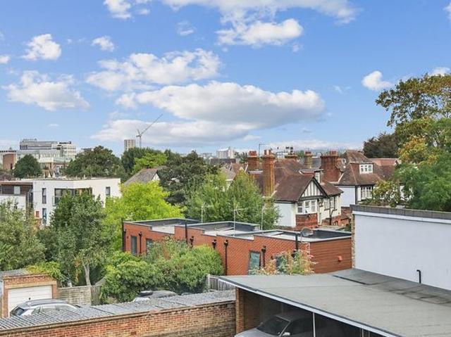 1 bedroom flat in Surbiton