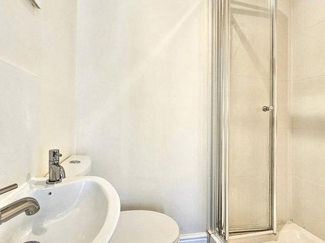 1 bedroom flat in Surbiton