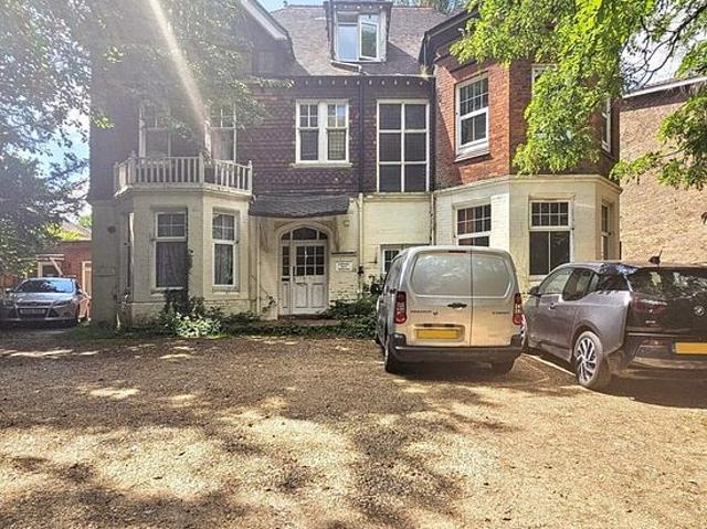 1 bedroom flat in Surbiton