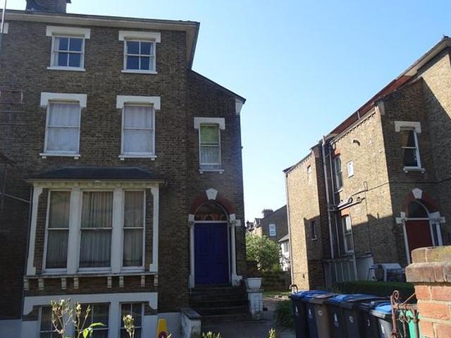 1 bedroom flat in Surbiton