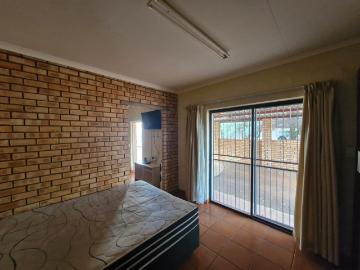 1 Bedroom Flat Rented in Kathu