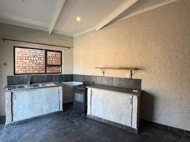 1 Bedroom Flat Rented in Safari Gardens