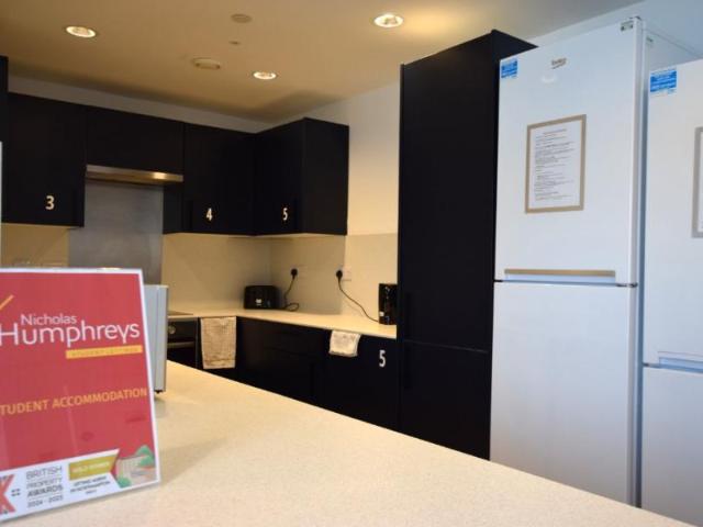 1 bedroom Flat share To Let