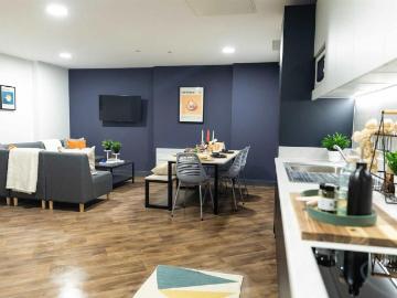 Leeds, West Yorkshire, North England - Equipped kitchen