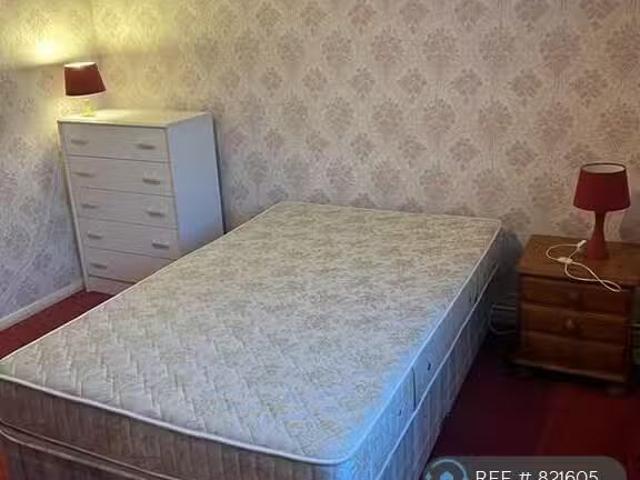1 bedroom flat share for rent in Waunscil Ave, Bridgend, CF31