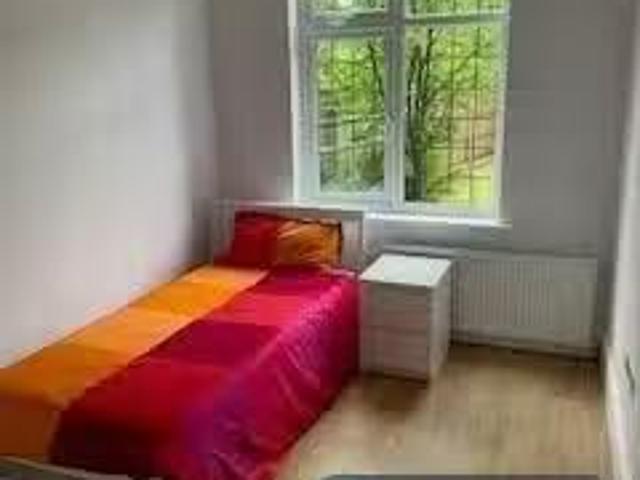 1 bedroom flat share for rent in Foxgrove House, Beckenham, BR3