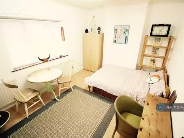 1 bedroom flat share for rent in Oakdale Road, London, E7