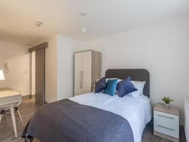 1 bedroom flat share for rent in Old Chester Road, Birkenhead.