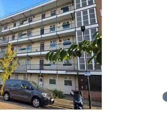 1 bedroom flat share for rent in Prout Road, London, E5