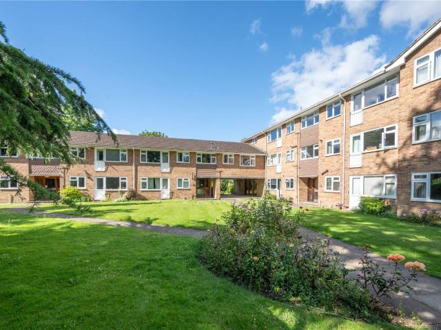 1 Bedroom Flat/Apartment to let in Cumberland Court, Carlisle Avenue, St. Albans, Hertfordshire, AL3