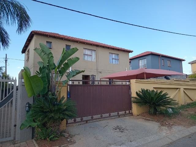 1 Bedroom Freehold To Let in Cosmo City