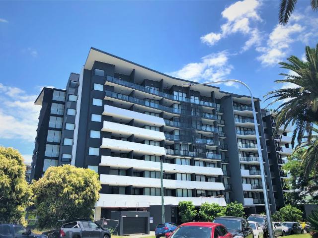 1 Bedroom Fully Furnished Apartment in Hamilton with River view