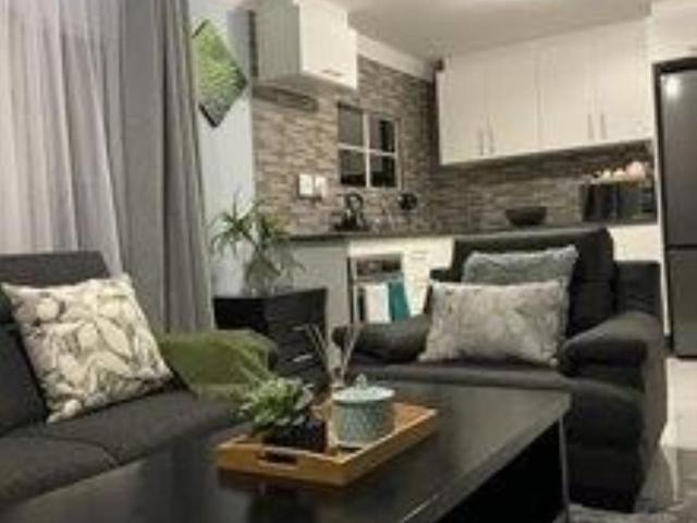 1 Bedroom House + Cottage/Flat to Rent in Sandown Estate