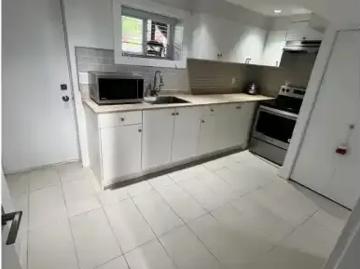 1 Bedroom House Coquitlam BC 103487476