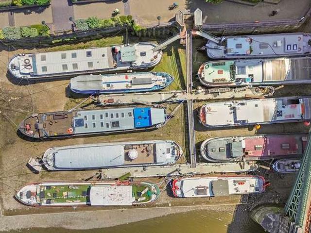 1 Bedroom House Boat Character Property