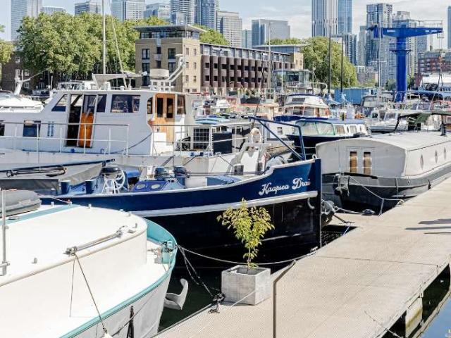 1 Bedroom House Boat Character Property