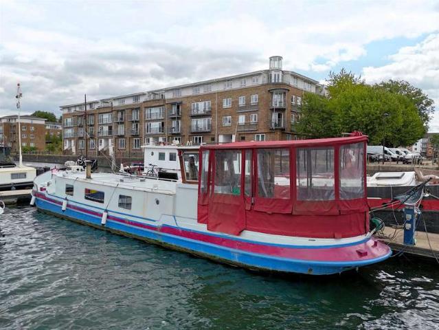 1 Bedroom House Boat Character Property