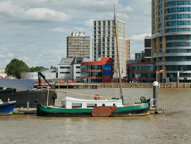 1 Bedroom House Boat Character Property