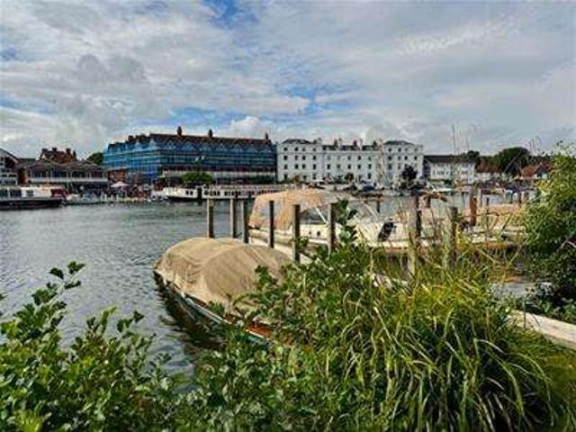 1 Bedroom House Boat Character Property