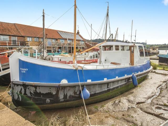 1 bedroom house boat for sale