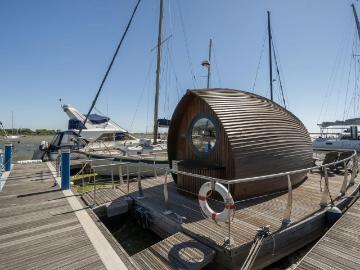 1 bedroom house boat for sale