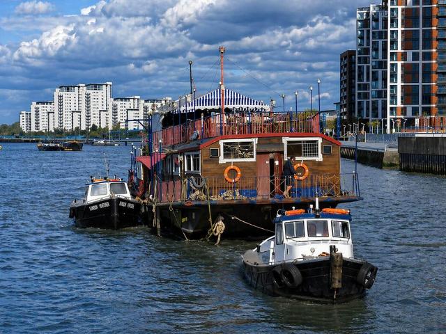 1 bedroom house boat for sale
