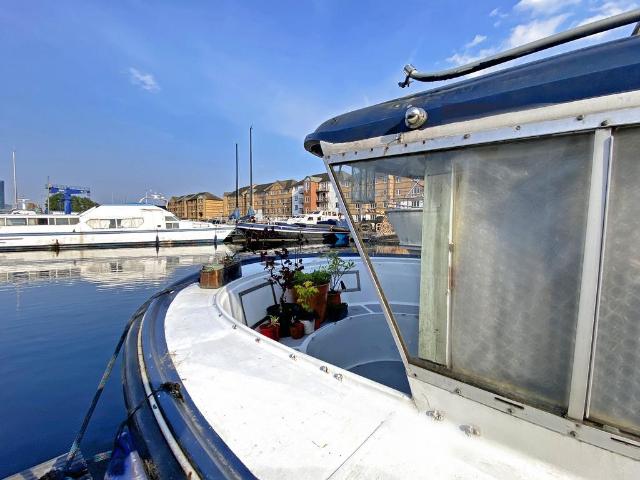 1 bedroom house boat for sale