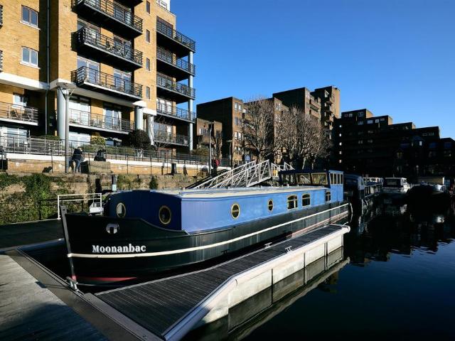 1 bedroom house boat for sale