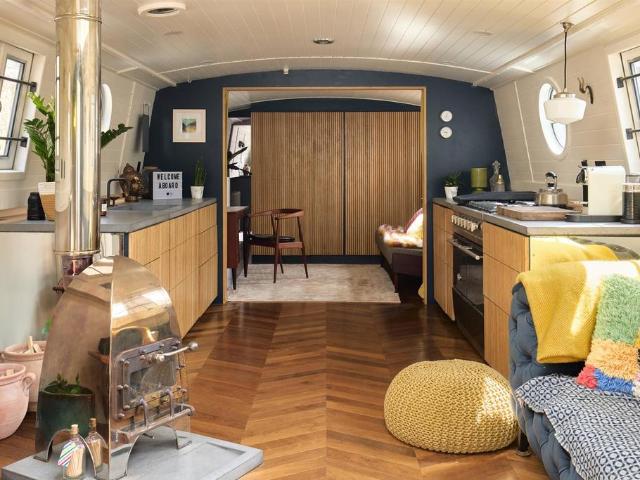 1 bedroom house boat for sale