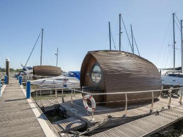 1 bedroom house boat for sale