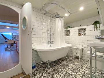 1 bedroom house boat for sale