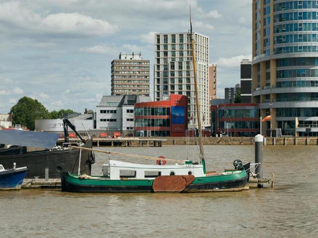 1 bedroom house boat for sale