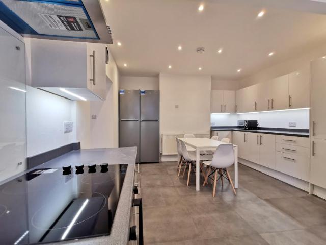 1 Bedroom House Beeston East Midlands 99186357