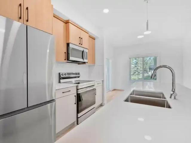 1 Bedroom House Edmonton AB 104888674