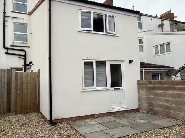 1 bedroom house for rent in Beach Road, BS35