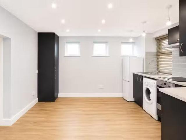 1 bedroom house for rent in Beaufort Court, Beaufort Street, E.