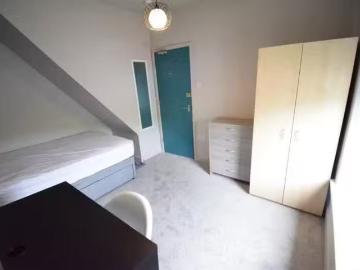 House for rent in Burhill - Garden