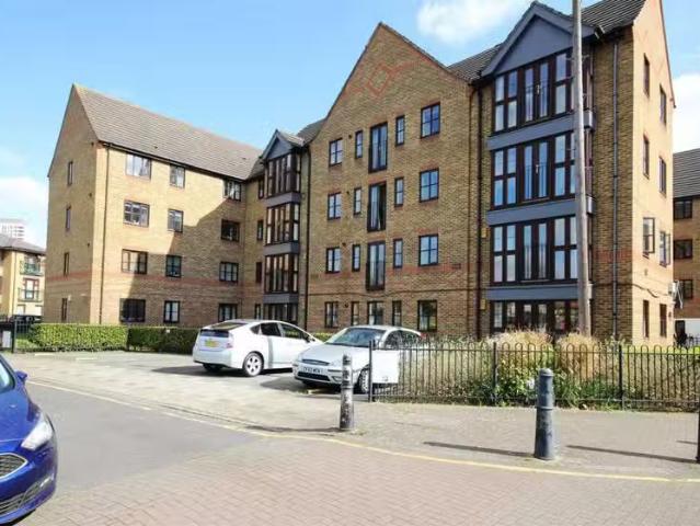 1 bedroom house for rent in Wellington Way, London, E3