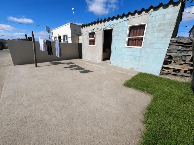 1 Bedroom House For Sale in Crossroads