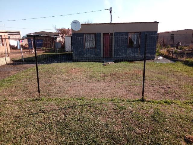 1 Bedroom House For Sale in Bophelong