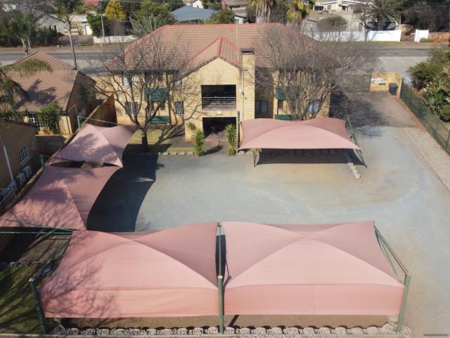 1 Bedroom House For Sale in Die Hoewes