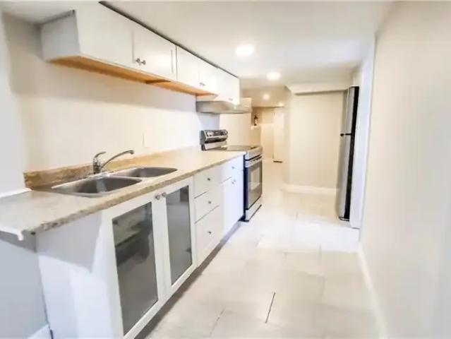 1 Bedroom House Kitchener ON 102883614