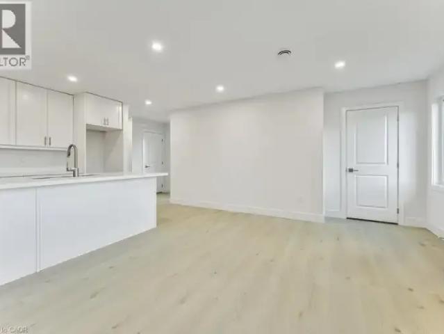 1 Bedroom House Kitchener ON 103740016