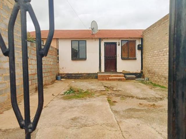 1 Bedroom House in Jabavu