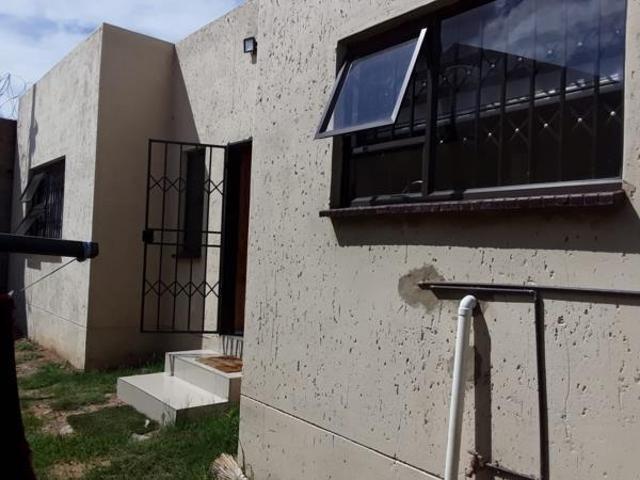 1 Bedroom House in Meadowlands