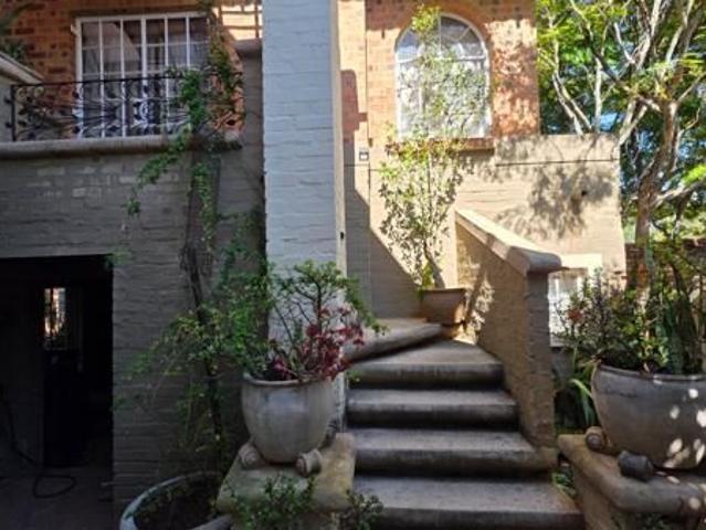1 Bedroom House in Murrayfield