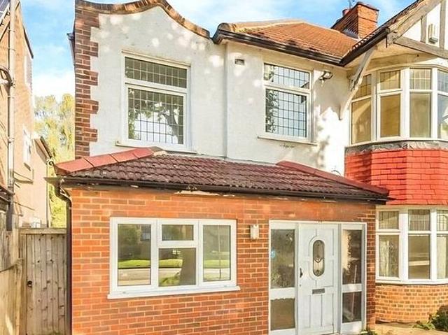 1 bedroom house in Surbiton