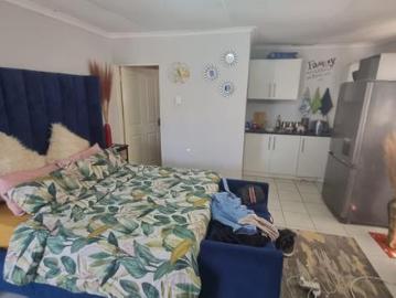 1 Bedroom House in Van Riebeeck Park