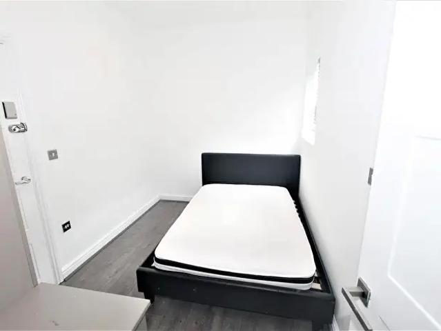 1 Bedroom House Of Multiple Occupation To Rent In Furnished En suite Room, Glasgow Street, Northampton, NN5